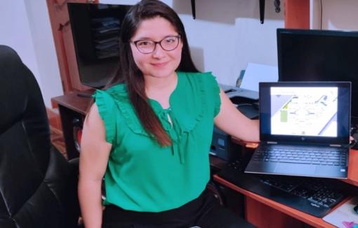 Maricielo Guzmán, quien estudió la carrera de Arquitectura y Diseño de Interiores, obtuvo su título profesional mediante un proceso de sustentación virtual de tesis.